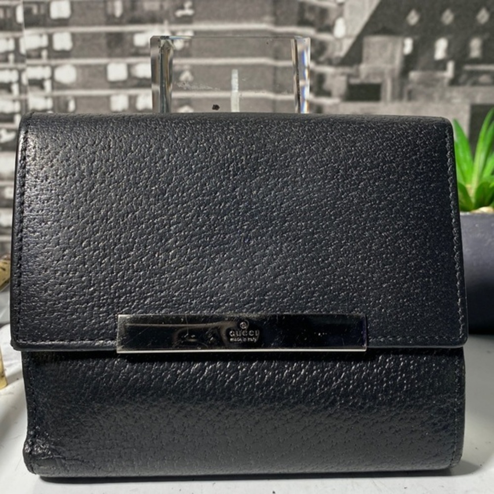 Authentic Gucci Black Textured Leather Wallet
